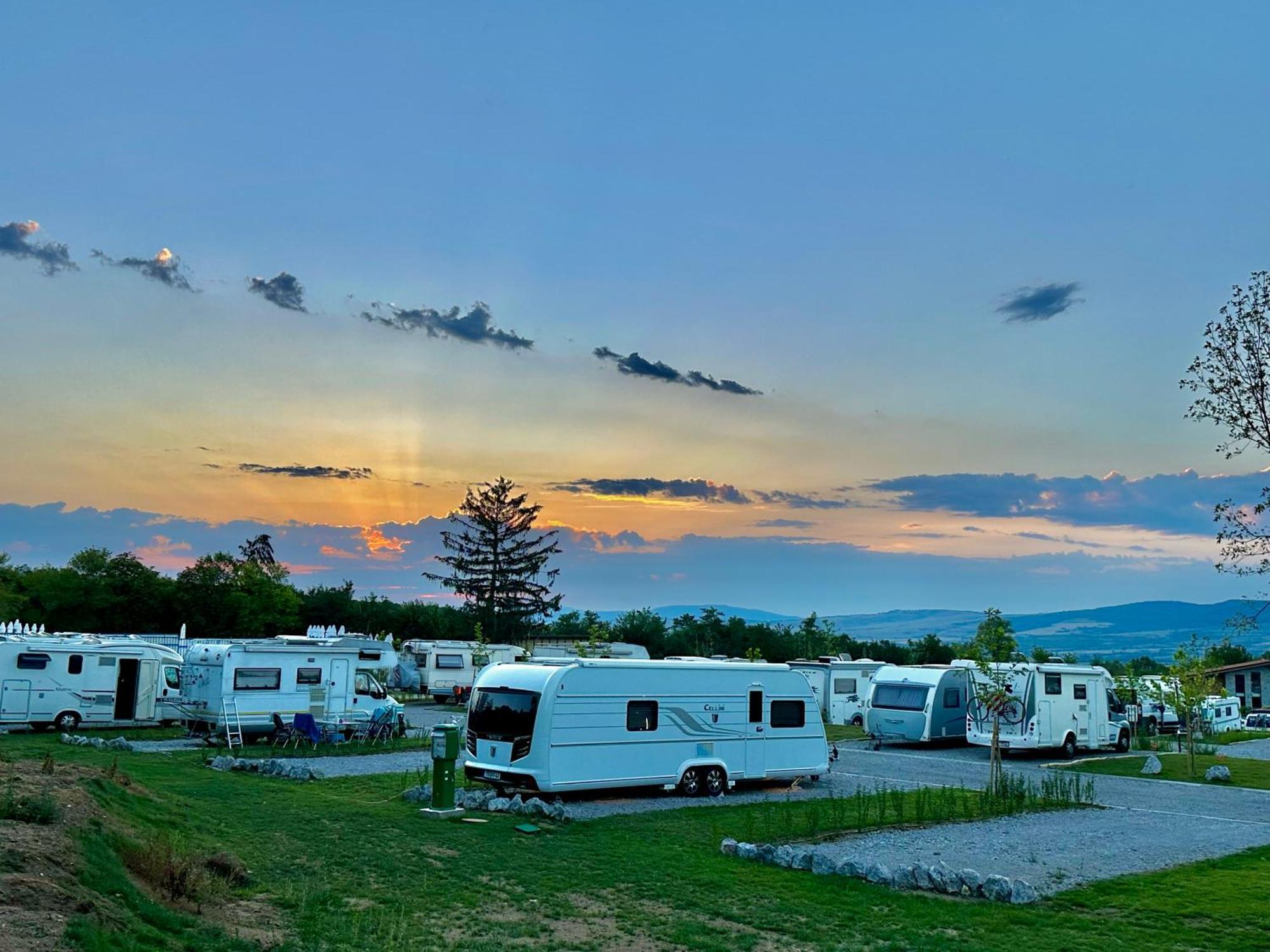 ספרבה בניה 7 Lakes Camping מראה חיצוני תמונה